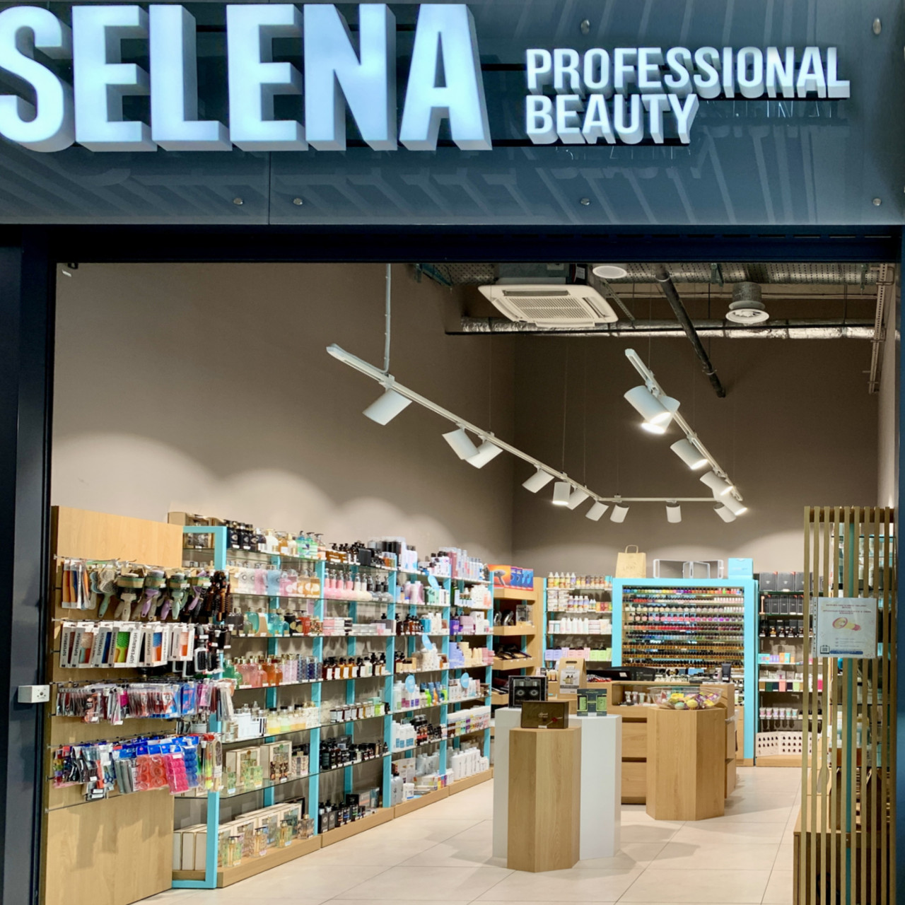 Магазин у ТРЦ «Hit Mall»