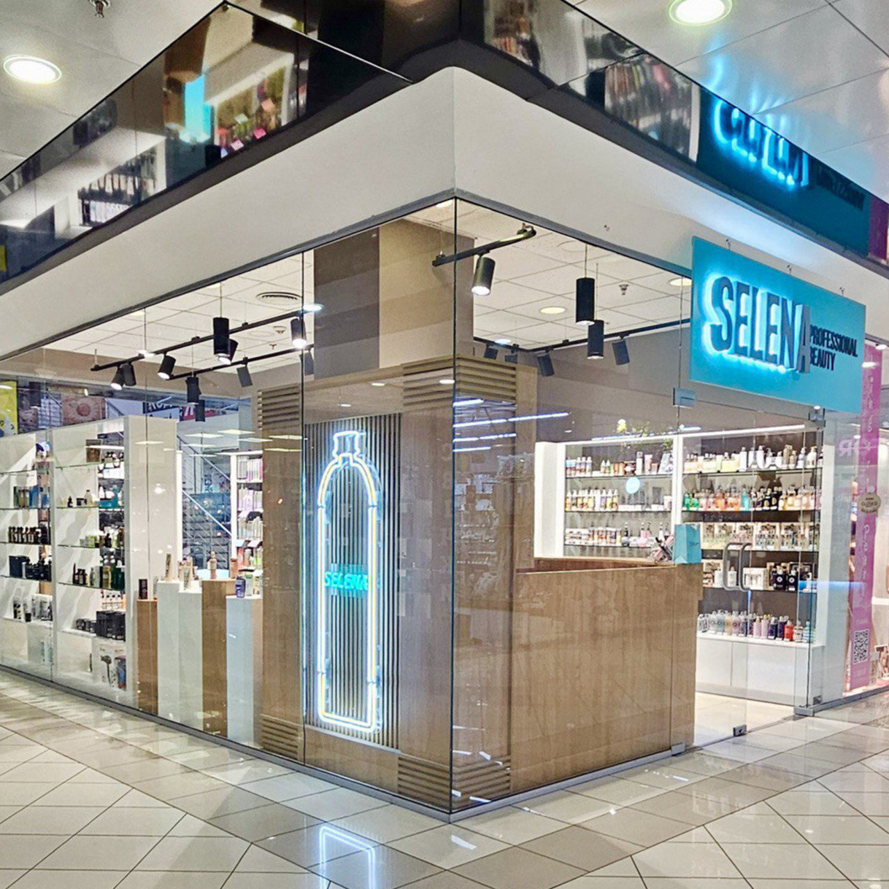 Магазин у ТЦ «Олімпійський»